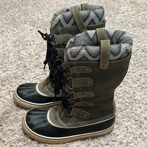 Sorel Joan Of Arctic Boots Women’s Size US 8.5 Green/Black Waterproof Snow